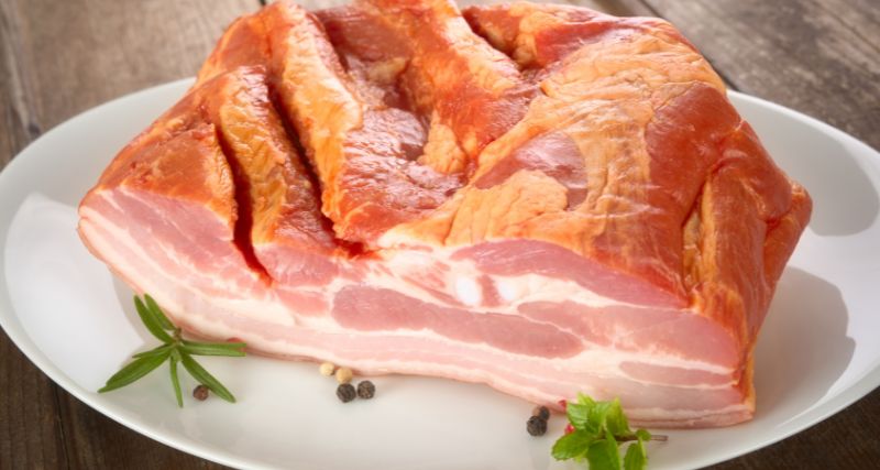 Proceso de elaboración del bacon en fábrica