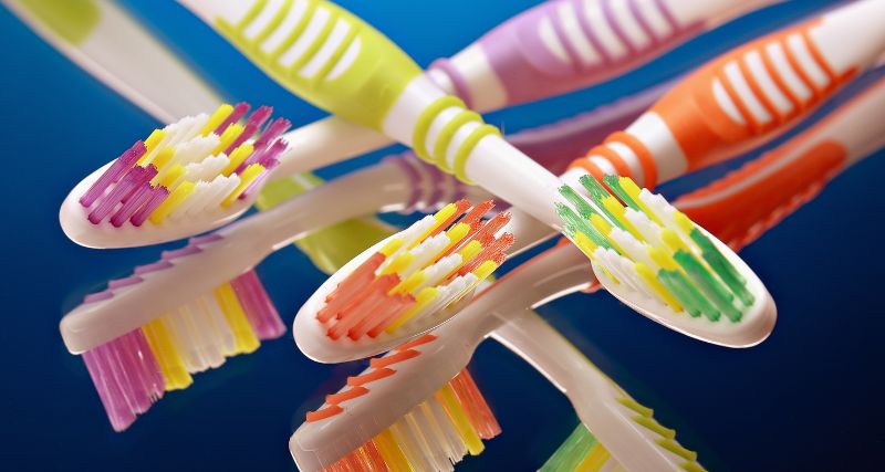 Cómo se fabrican los cepillos de dientes