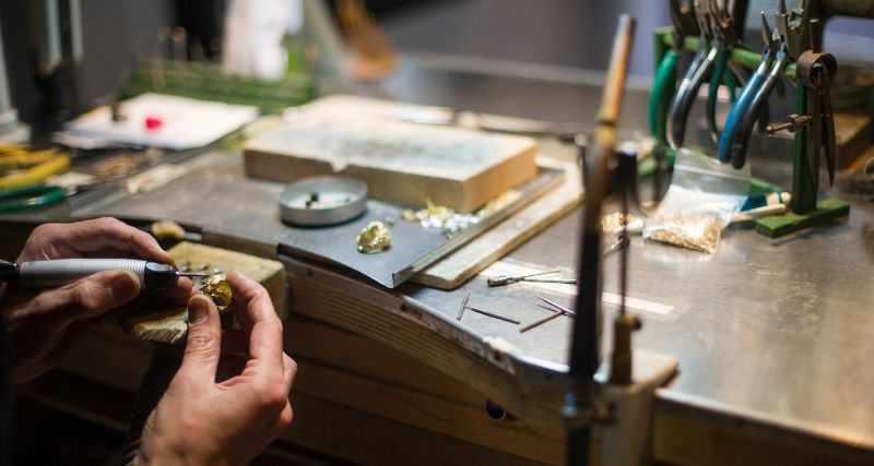 Cómo se elaboran las joyas artesanales: El paso a paso del proceso de fabricación