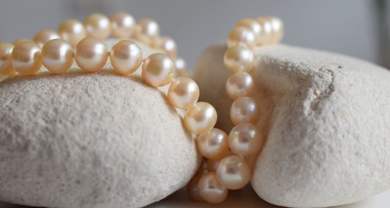 Cómo se forman las perlas: Joyas nacidas en el mar
