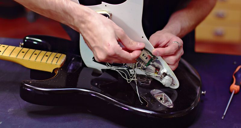 Cómo se Fabrican las Guitarras Eléctricas